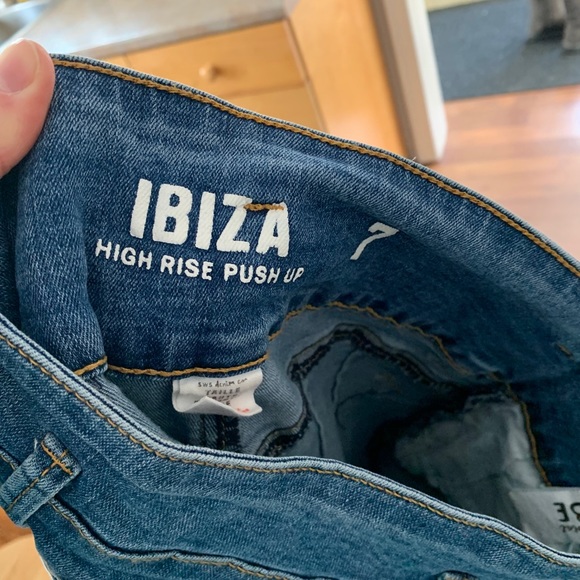 High rise distressed jeans EUC - Picture 2 of 3